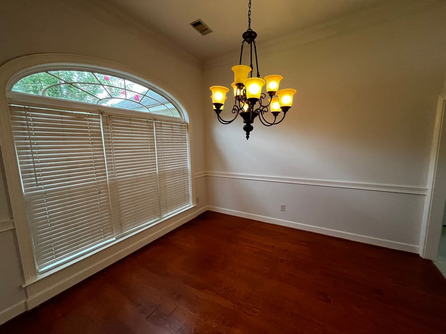 Columbus House: 7013 Imperial Way