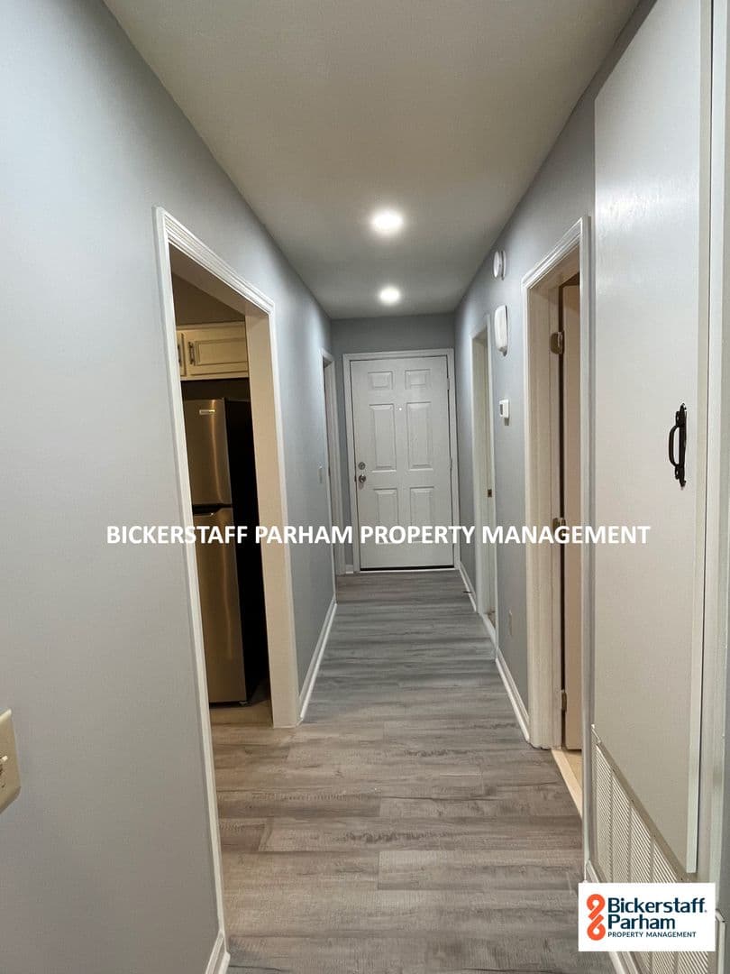 Columbus House: 6360 Olde Town Drive
