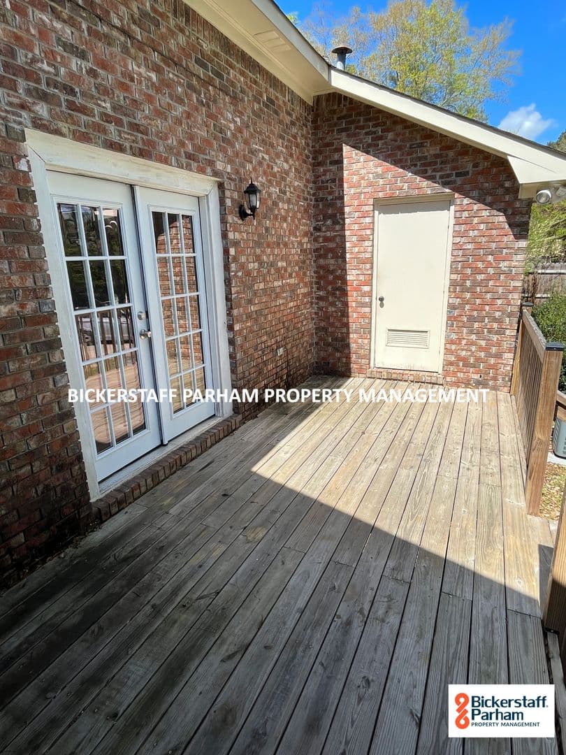 Columbus House: 6360 Olde Town Drive