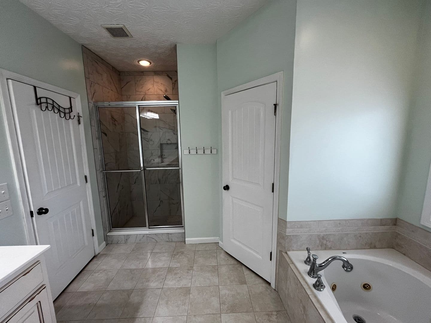 Columbus House: 7013 Imperial Way