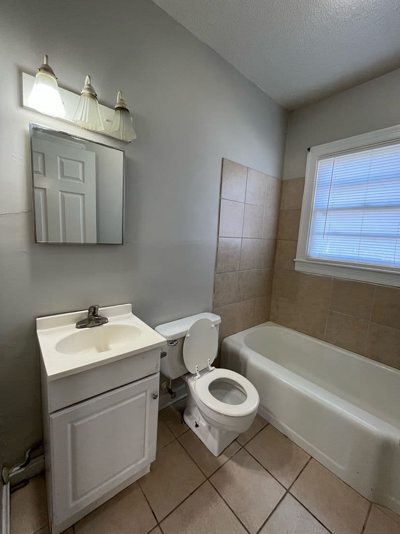 Columbus Apartment: 4317 Third Avenue