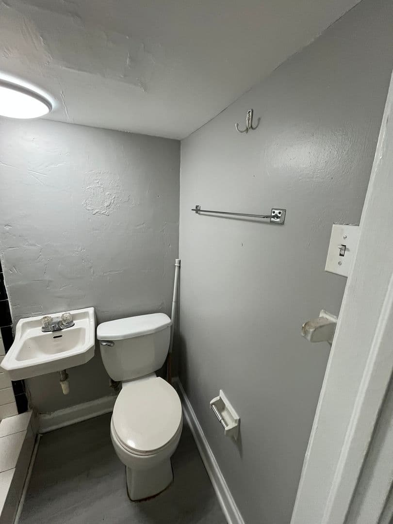 Columbus Apartment: 2931 Howard Avenue