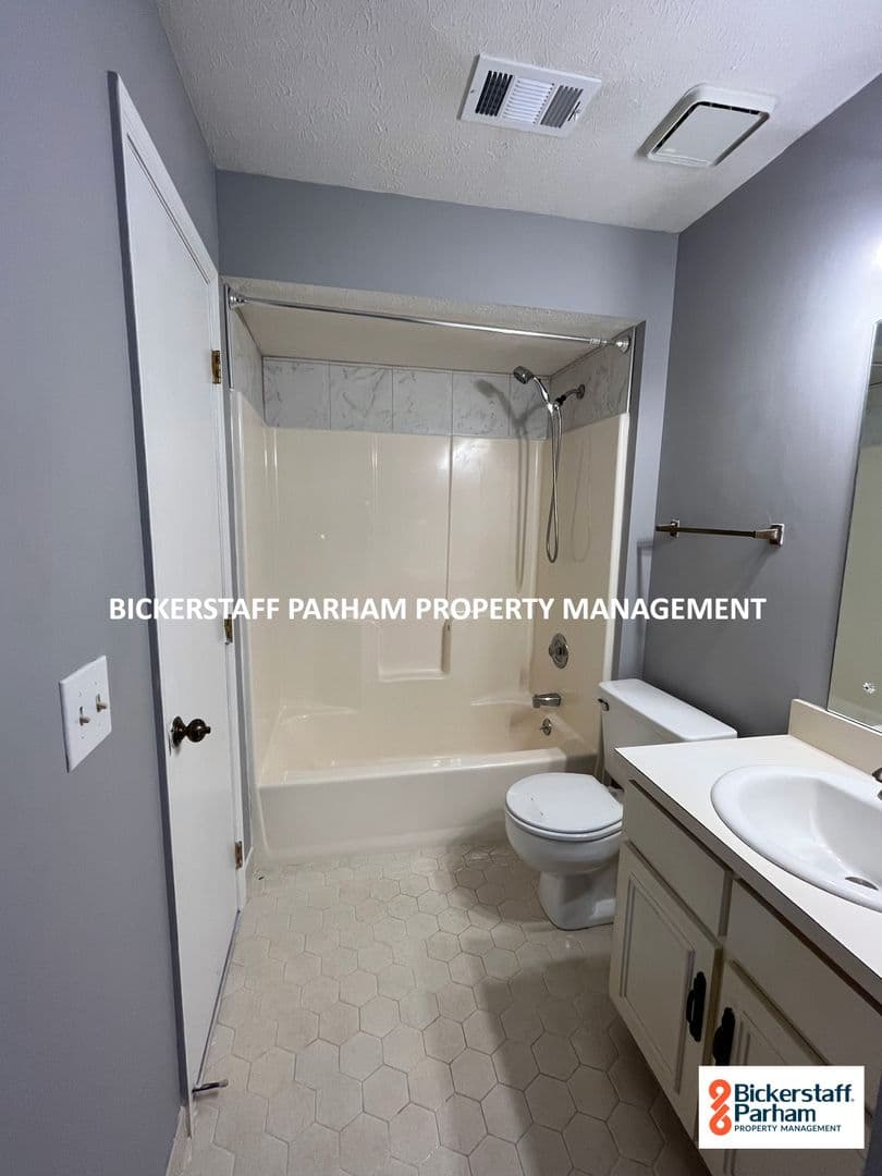 Columbus House: 6360 Olde Town Drive