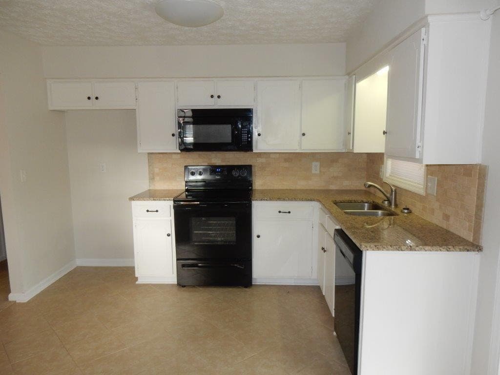 Columbus House: 8110 Trafalgar Way
