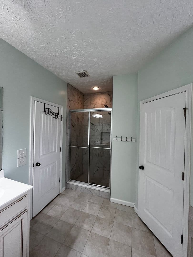 Columbus House: 7013 Imperial Way