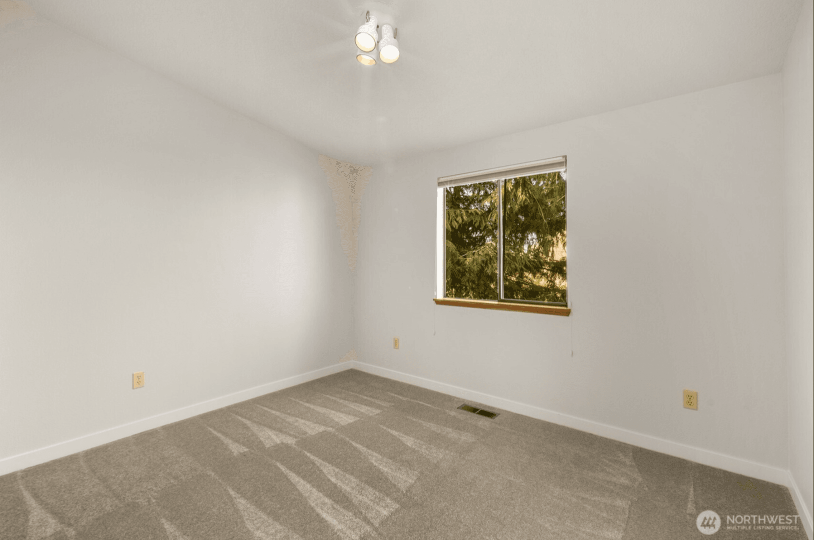 Kent House: 19306 SE 277th Street