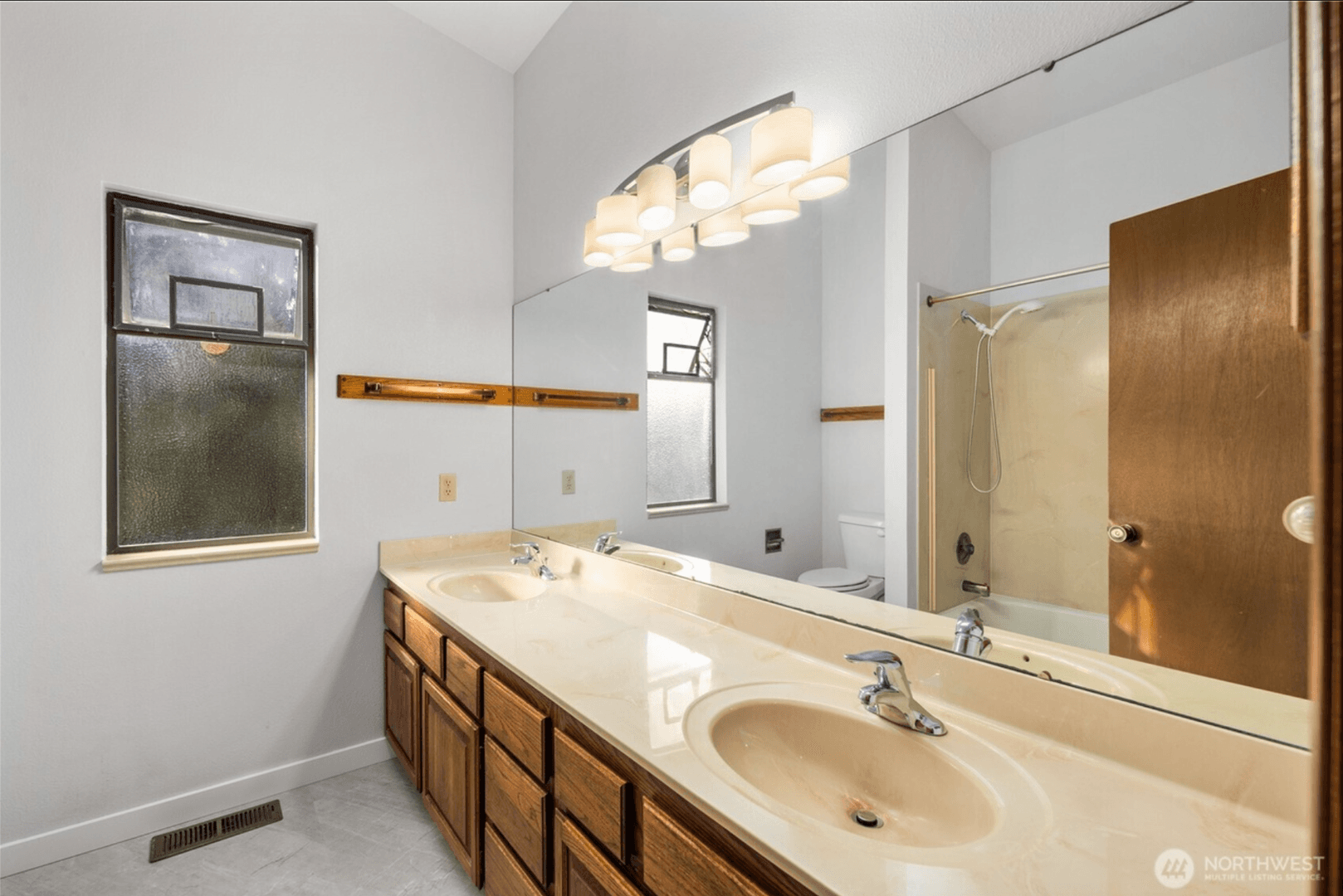 Kent House: 19306 SE 277th Street