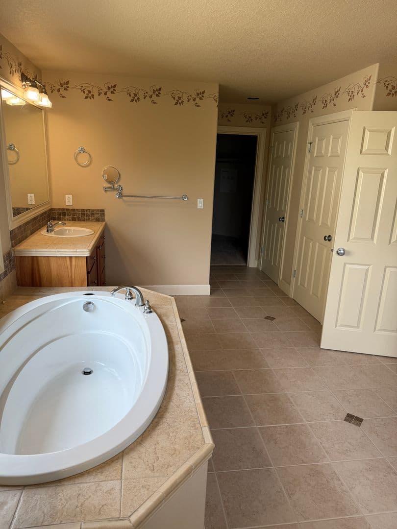 Portland House: 21130 NW Galice Lane