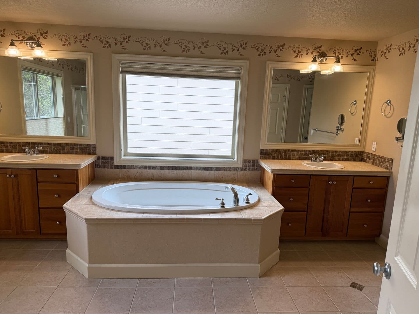 Portland House: 21130 NW Galice Lane