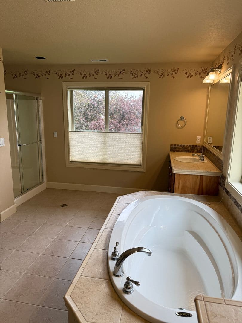 Portland House: 21130 NW Galice Lane