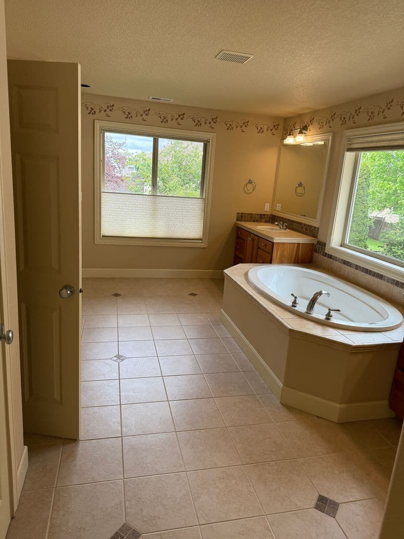 Portland House: 21130 NW Galice Lane