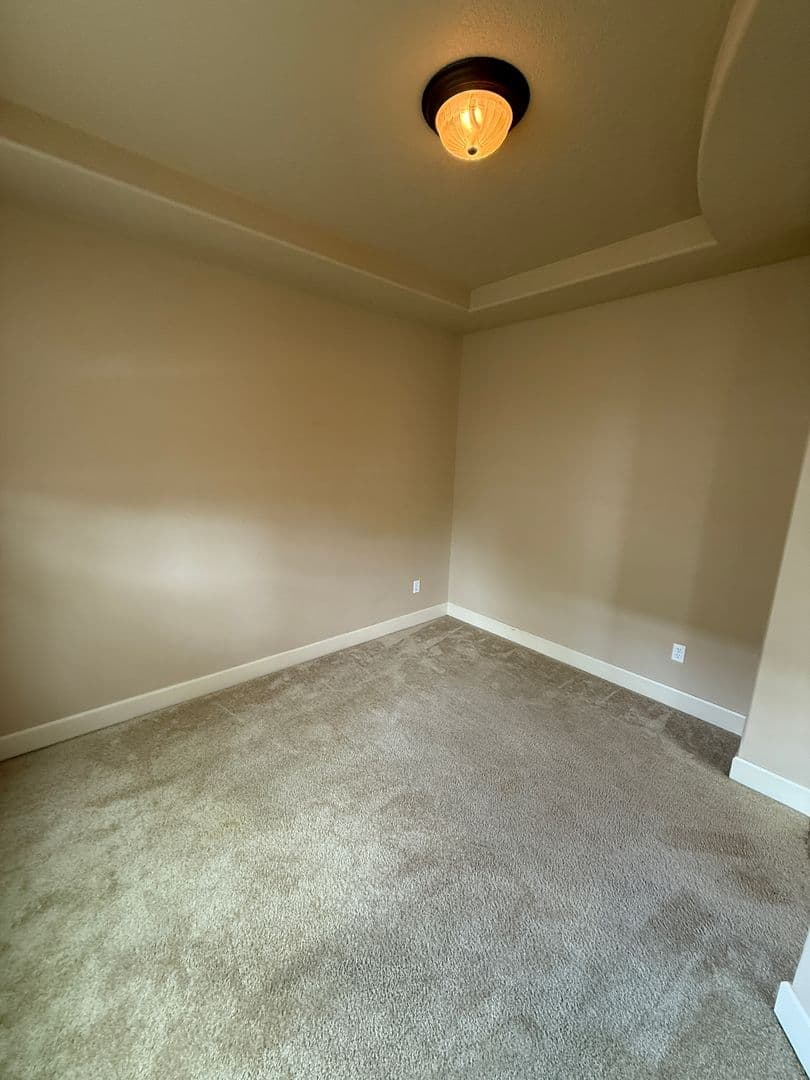 Portland House: 21130 NW Galice Lane