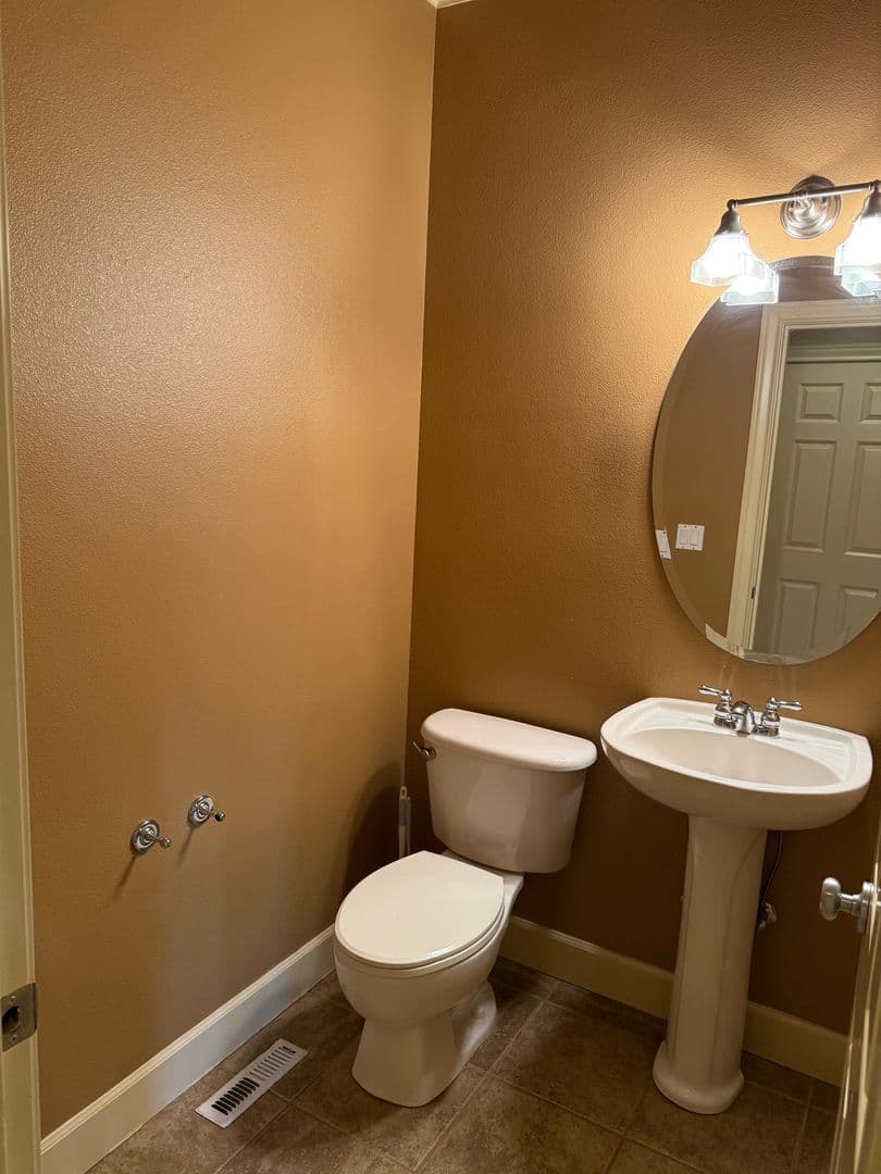 Portland House: 21130 NW Galice Lane