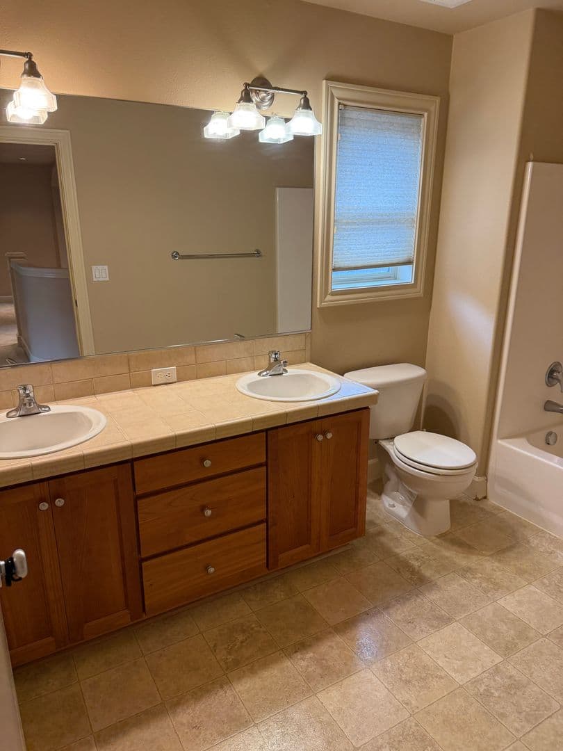 Portland House: 21130 NW Galice Lane