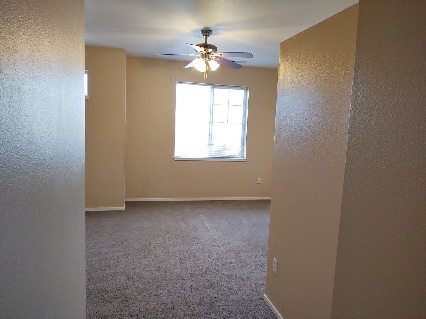 Beaverton House: 680 SW Dillan Drive