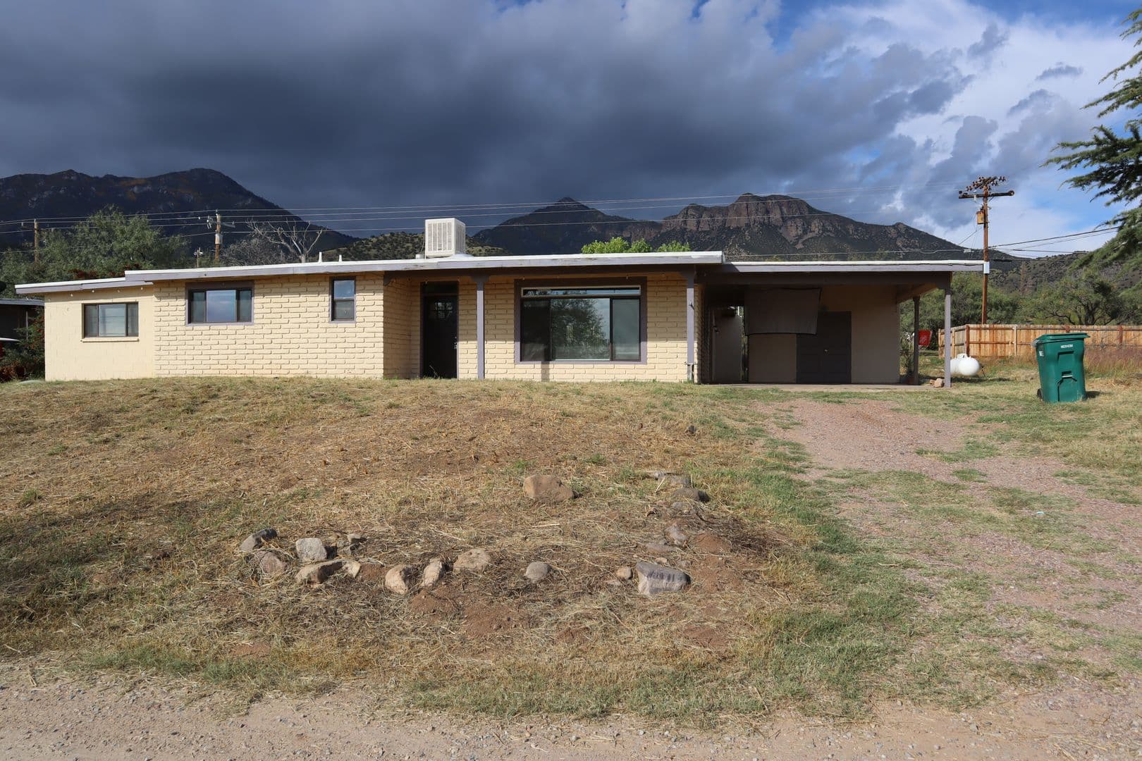Hereford House: 8008 South Vato Lane