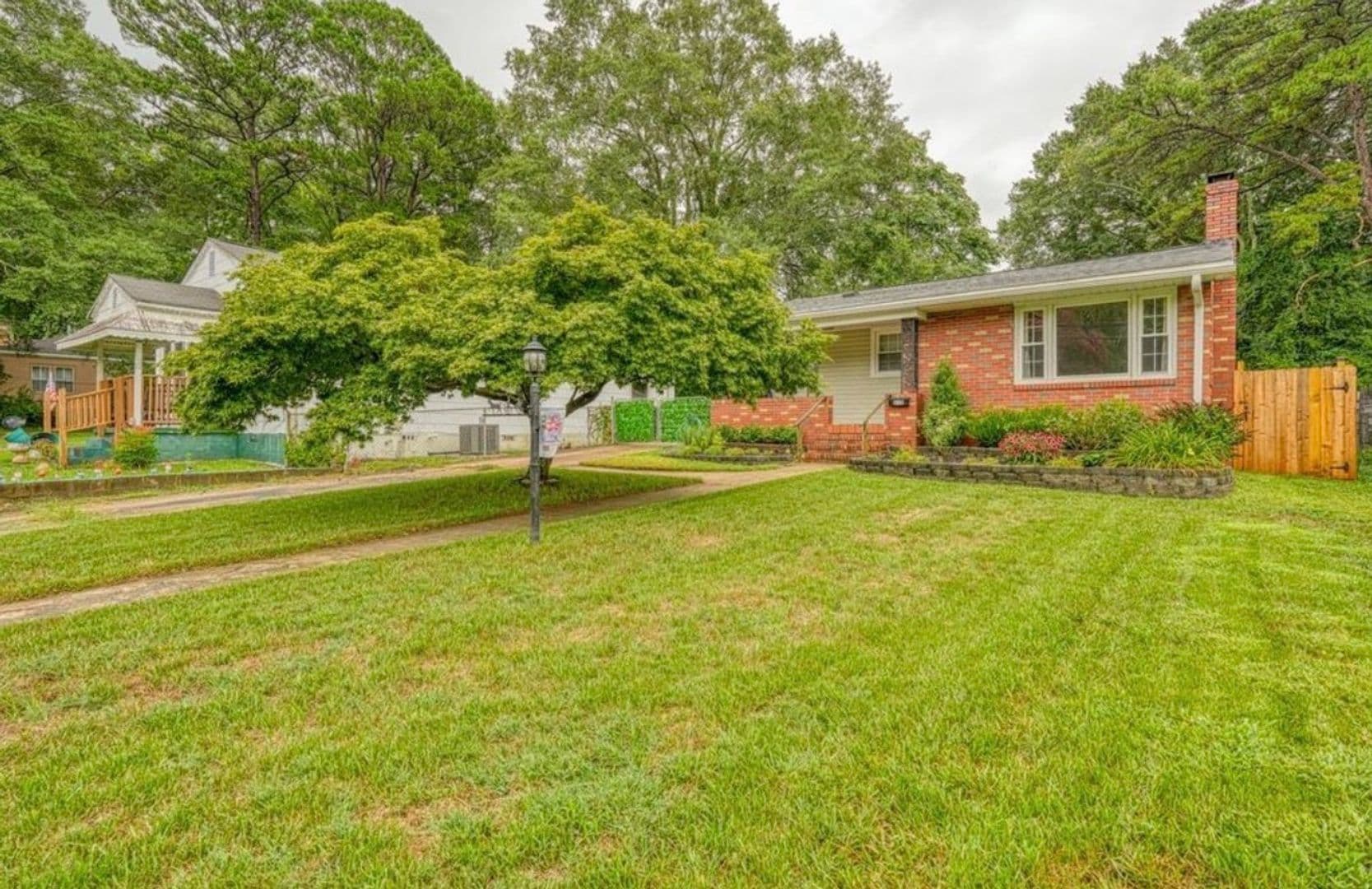 Spartanburg House: 215 Collins Ave