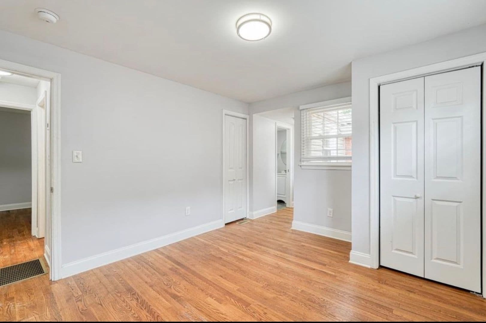 Spartanburg House: 215 Collins Ave