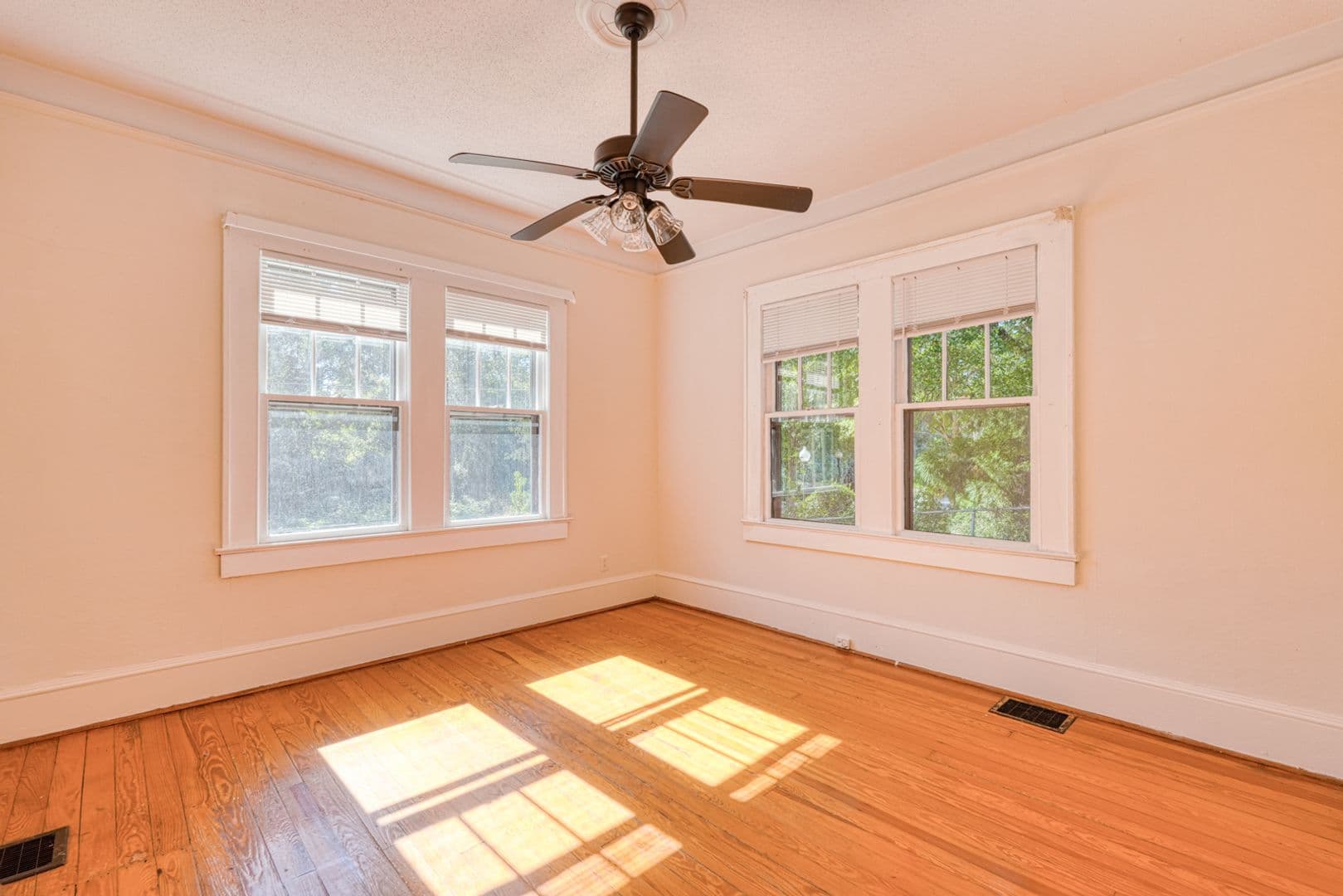Spartanburg House: 270 Carlisle St