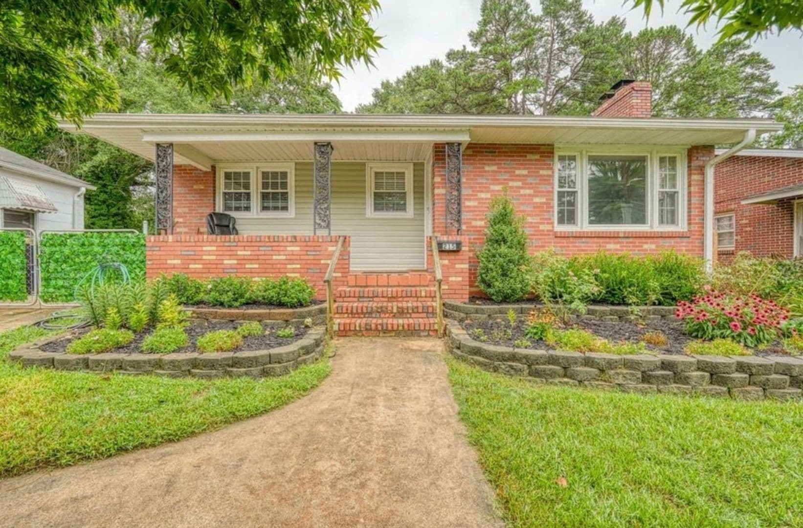 Spartanburg House: 215 Collins Ave
