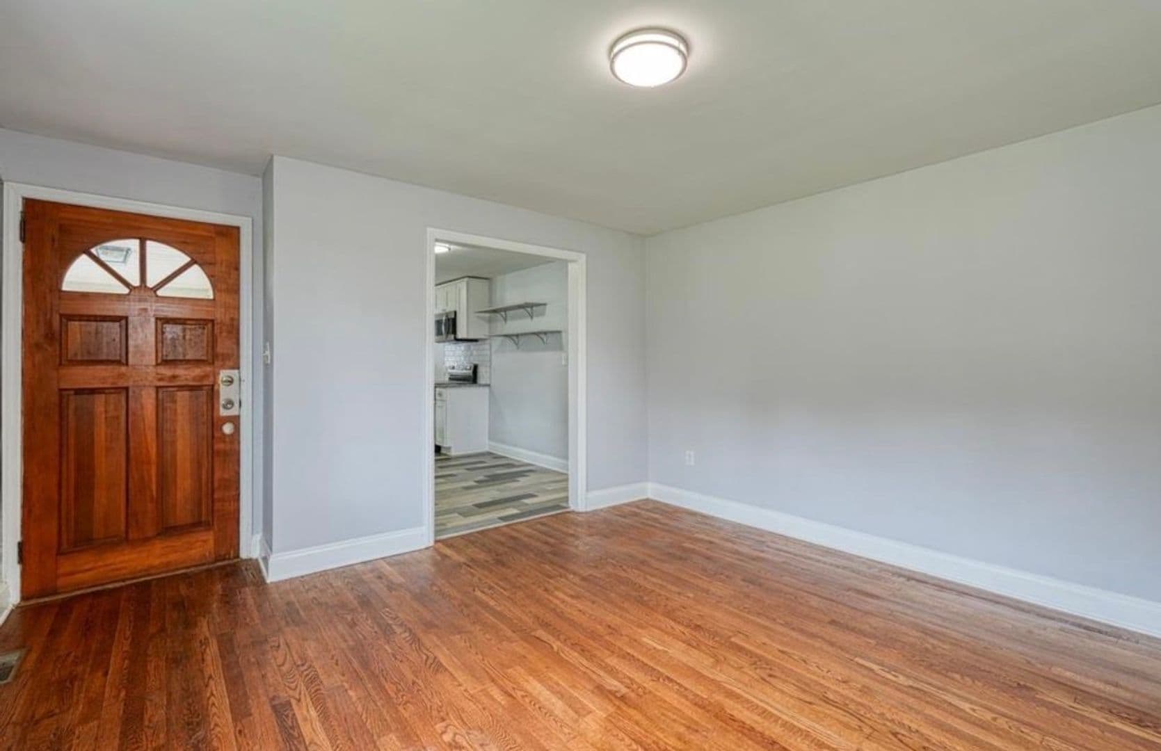 Spartanburg House: 215 Collins Ave