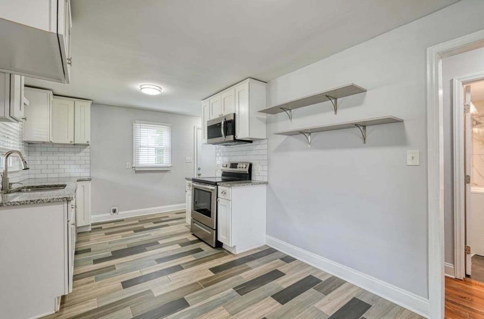 Spartanburg House: 215 Collins Ave
