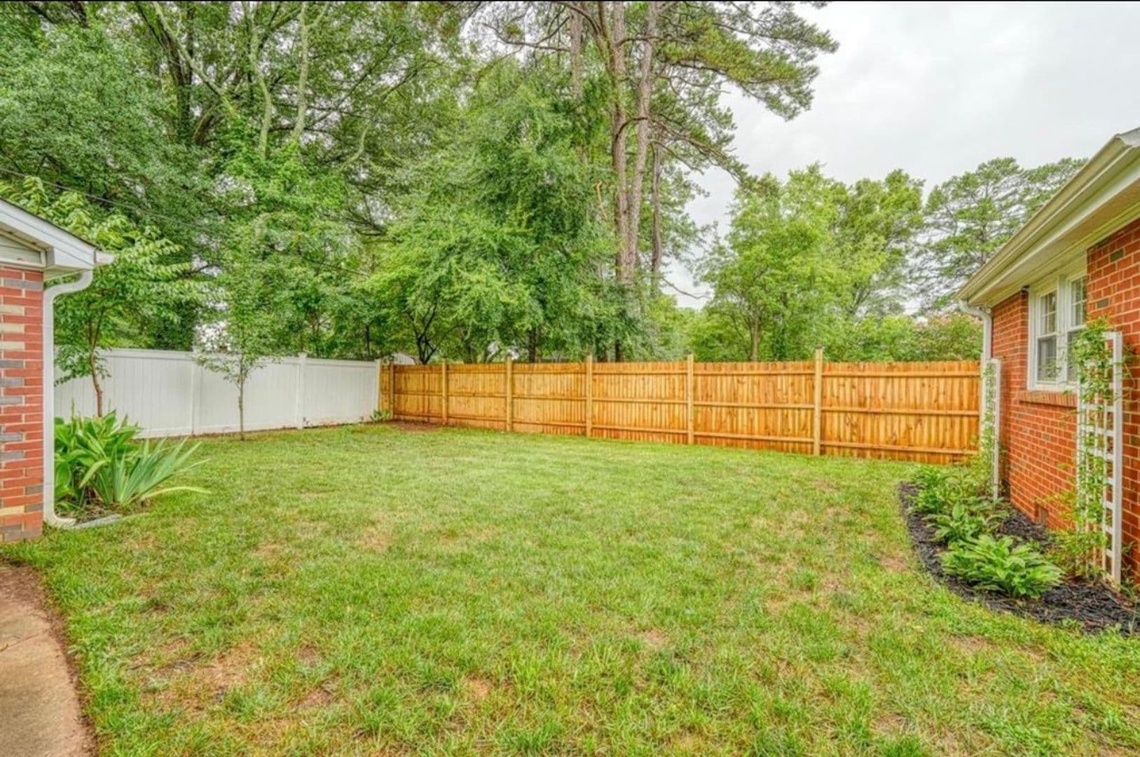 Spartanburg House: 215 Collins Ave