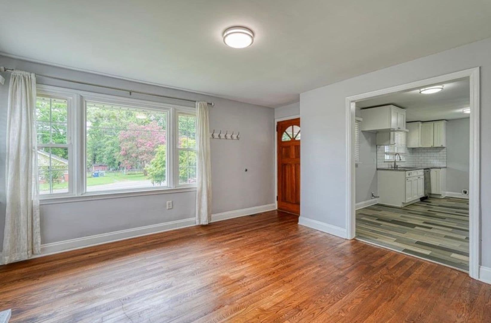 Spartanburg House: 215 Collins Ave