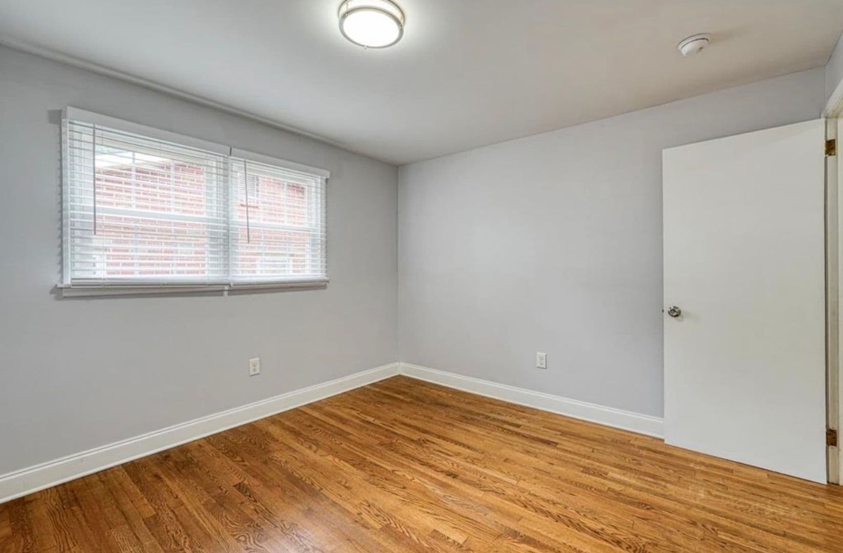 Spartanburg House: 215 Collins Ave