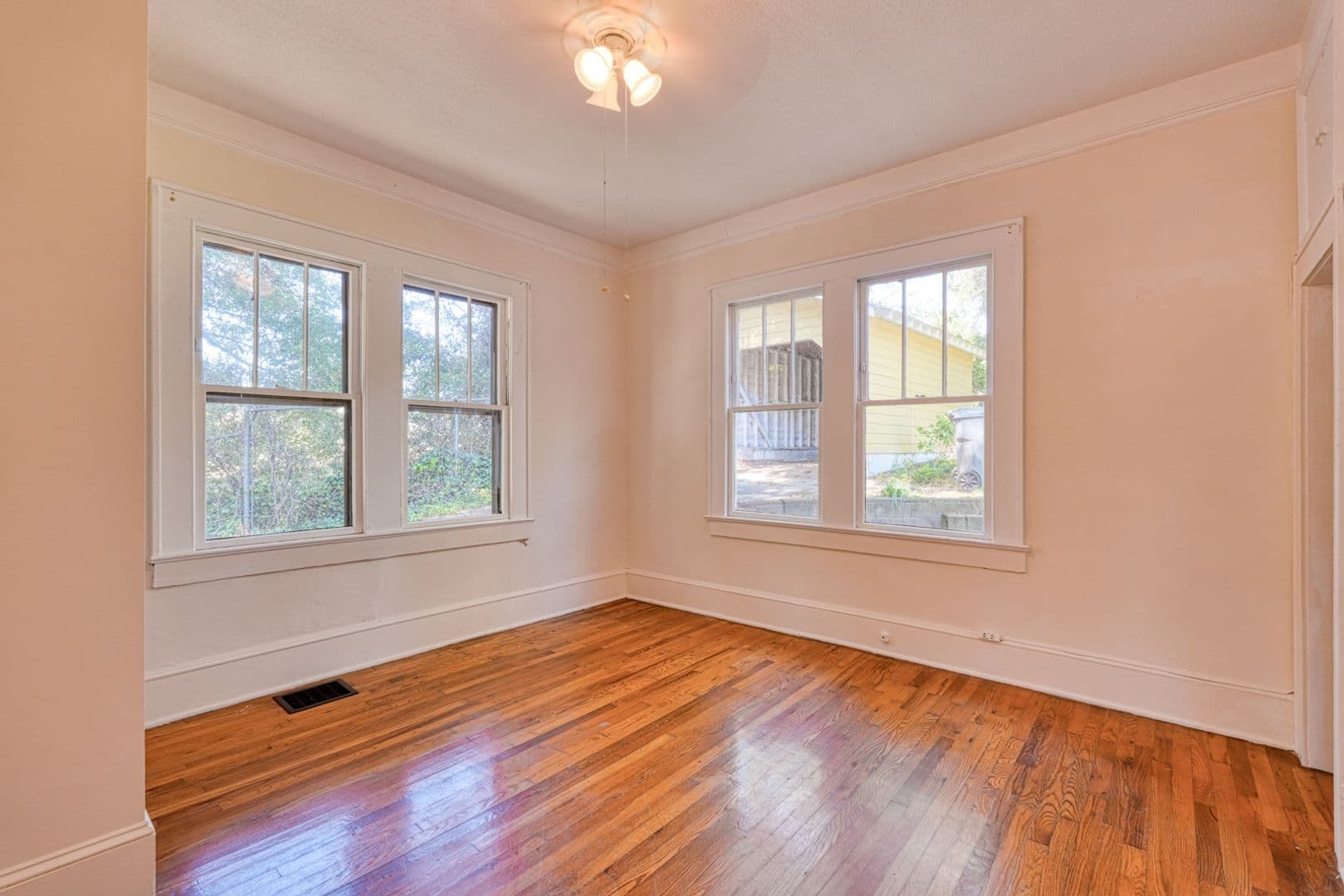 Spartanburg House: 270 Carlisle St