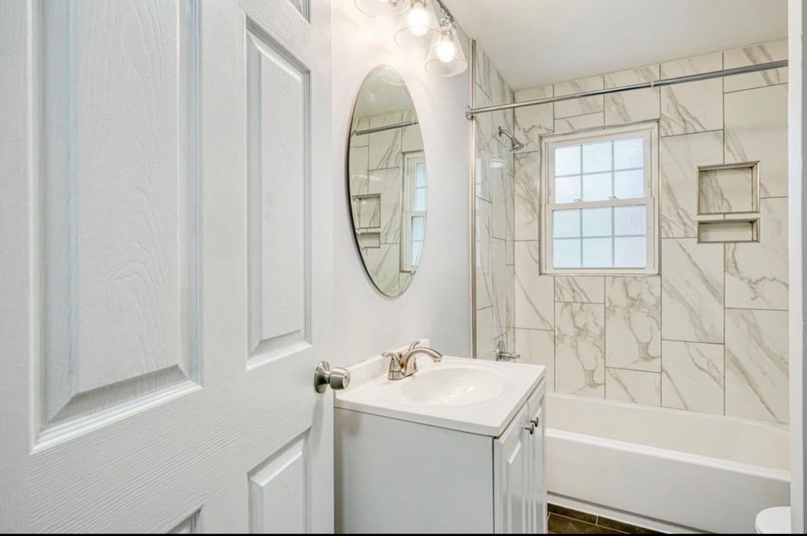 Spartanburg House: 215 Collins Ave