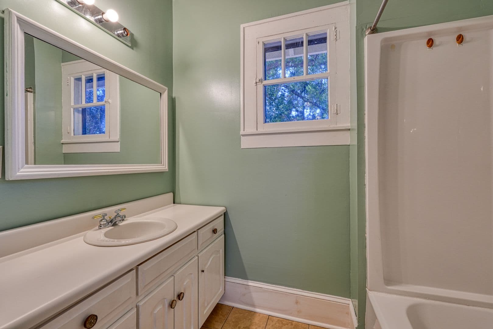 Spartanburg House: 270 Carlisle St