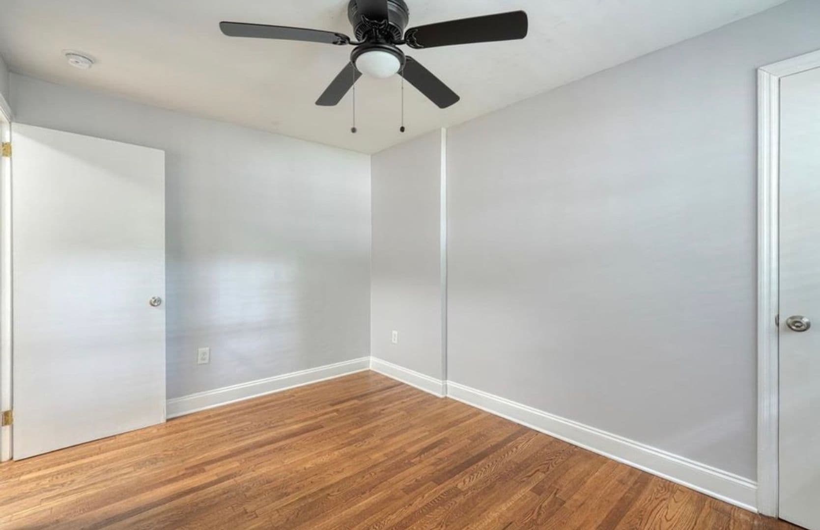 Spartanburg House: 215 Collins Ave