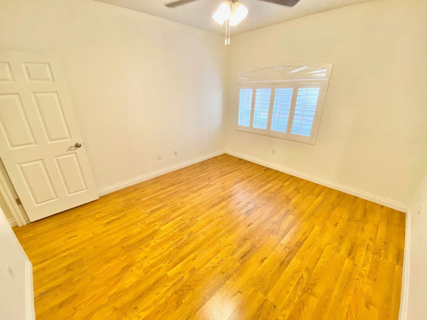 Las Vegas Condo: 5415 W Harmon Ave #1037