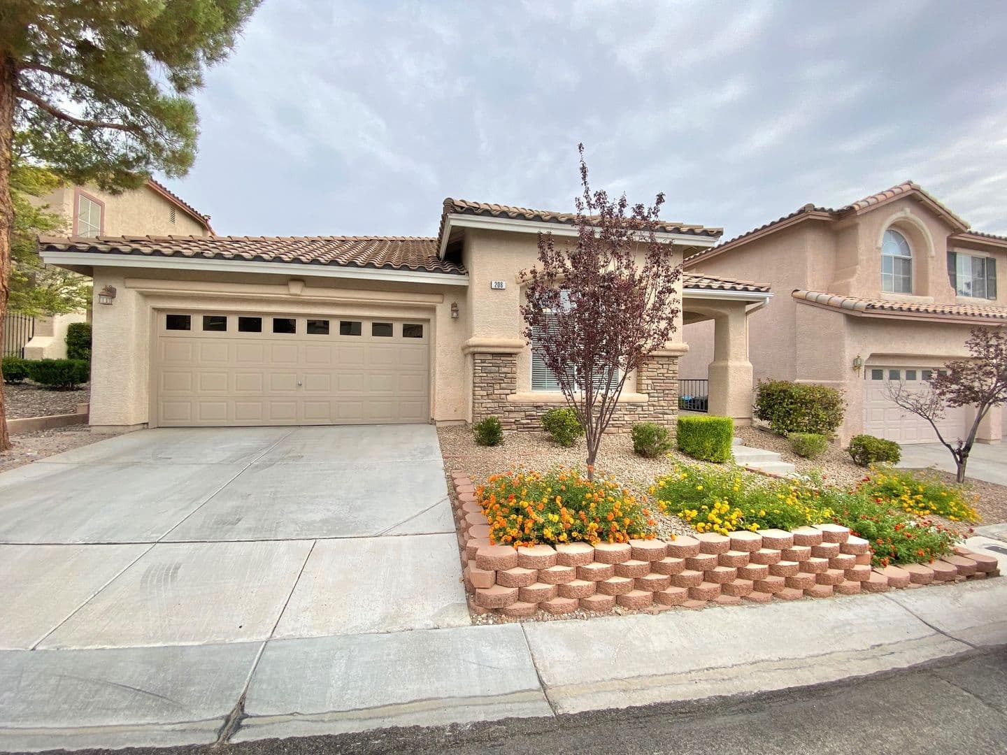 Las Vegas House: 208 Depaul Court