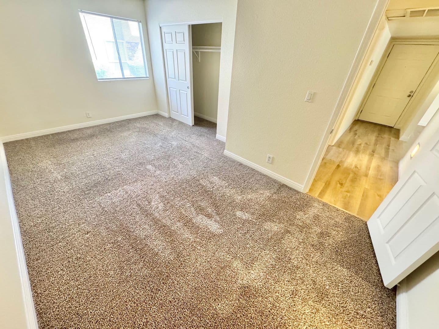 Las Vegas House: 5422 River Glen Dr. #377