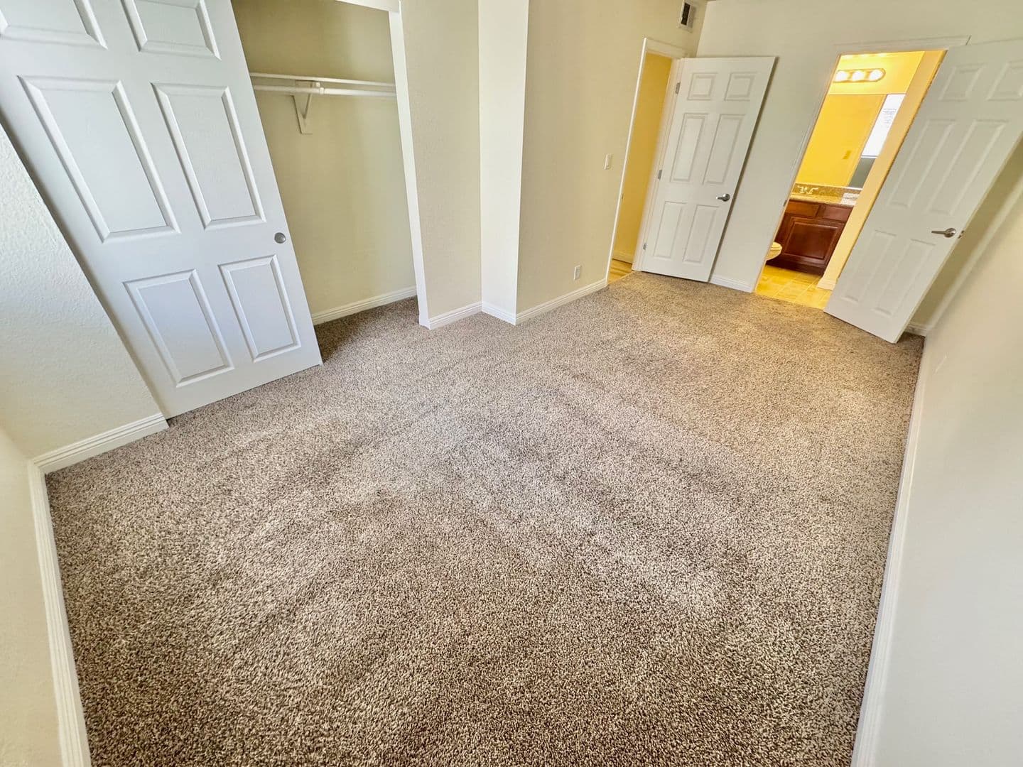 Las Vegas House: 5422 River Glen Dr. #377