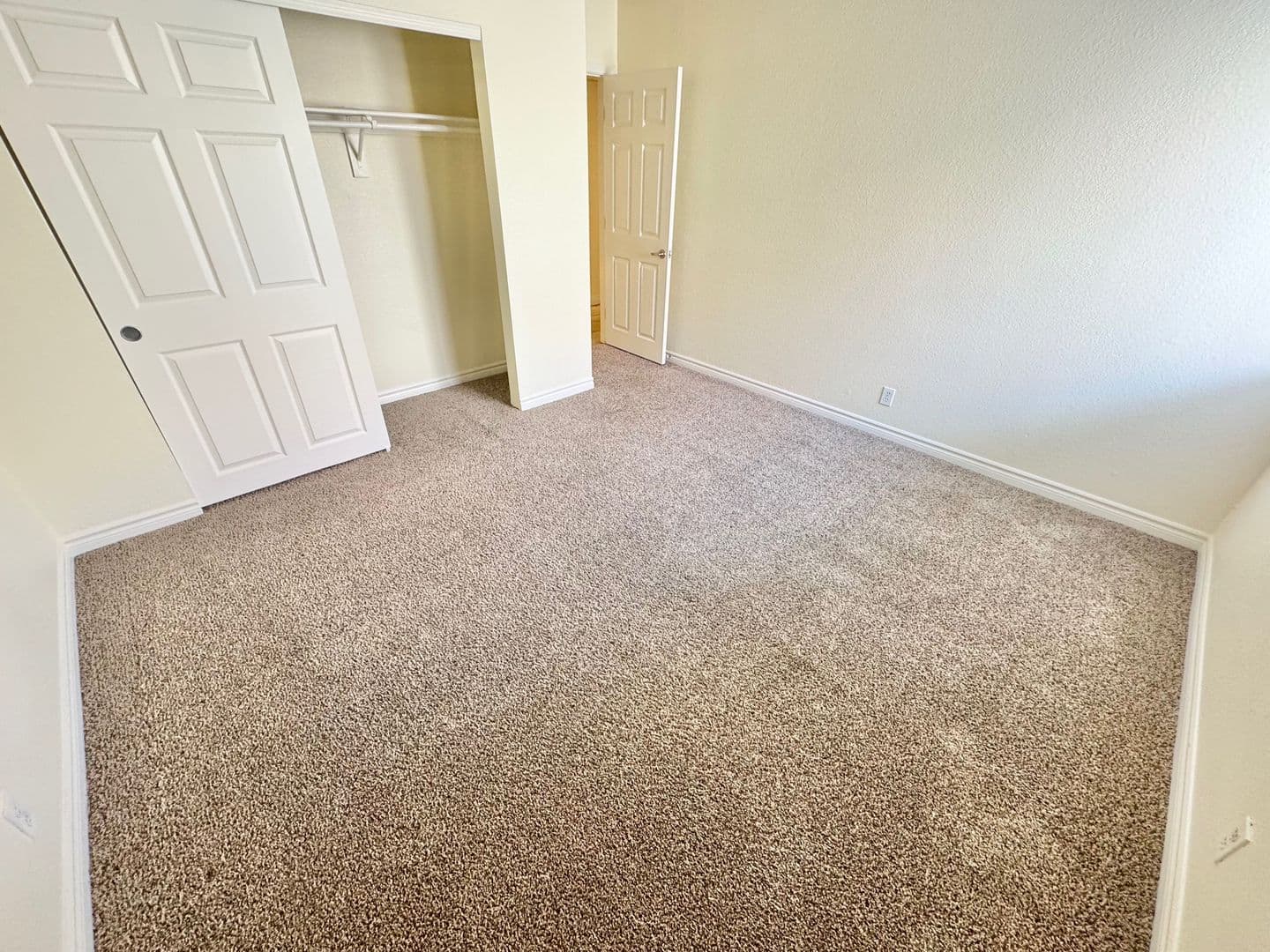Las Vegas House: 5422 River Glen Dr. #377
