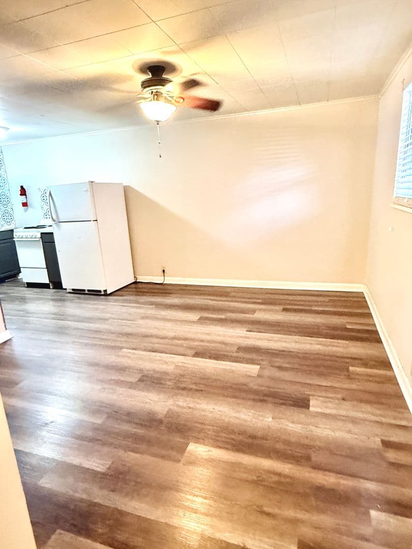 WEATHERFORD Apartment: 709 N. BROADWAY