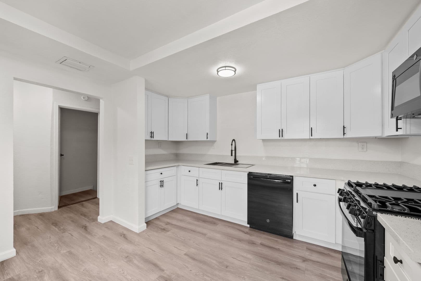 Panorama City House: 14500 Van Nuys Blvd #29