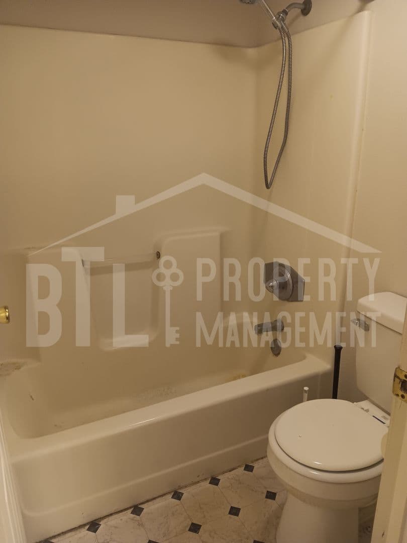 Branson House: 440 Fall Creek Rd