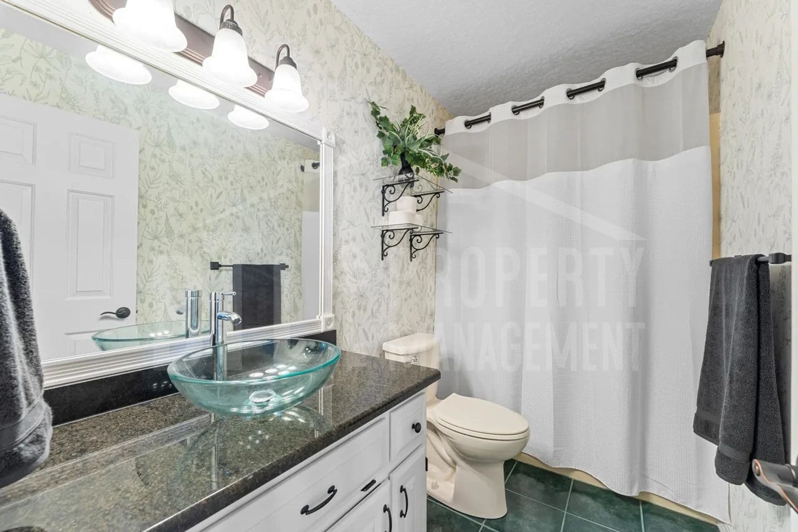 Branson House: 185 Eagle Pointe Dr