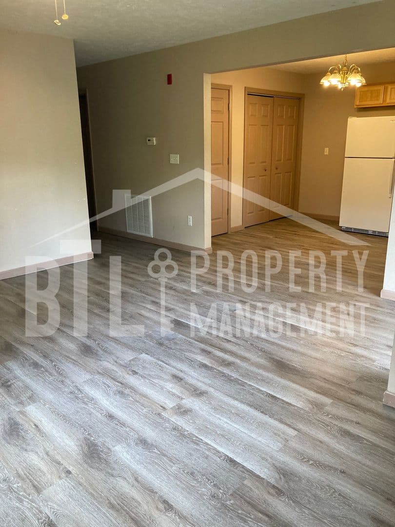 Branson Apartment: 2078 Bird Road, Building B