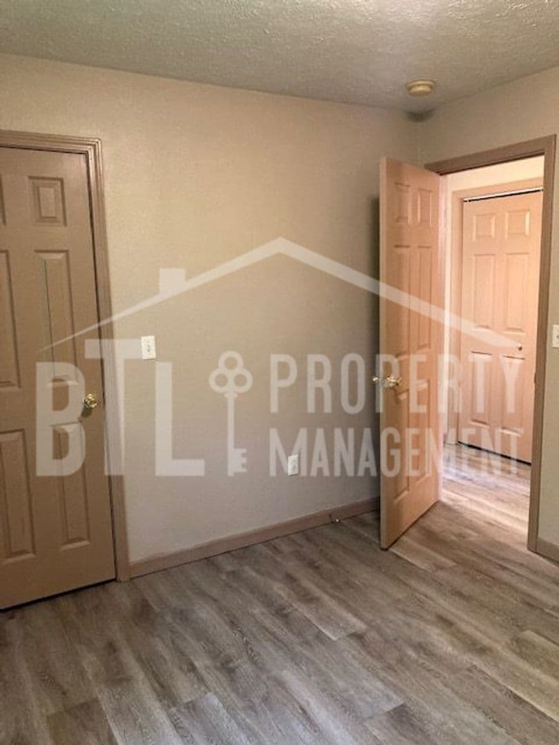 Branson Apartment: 2078 Bird Road, Building B