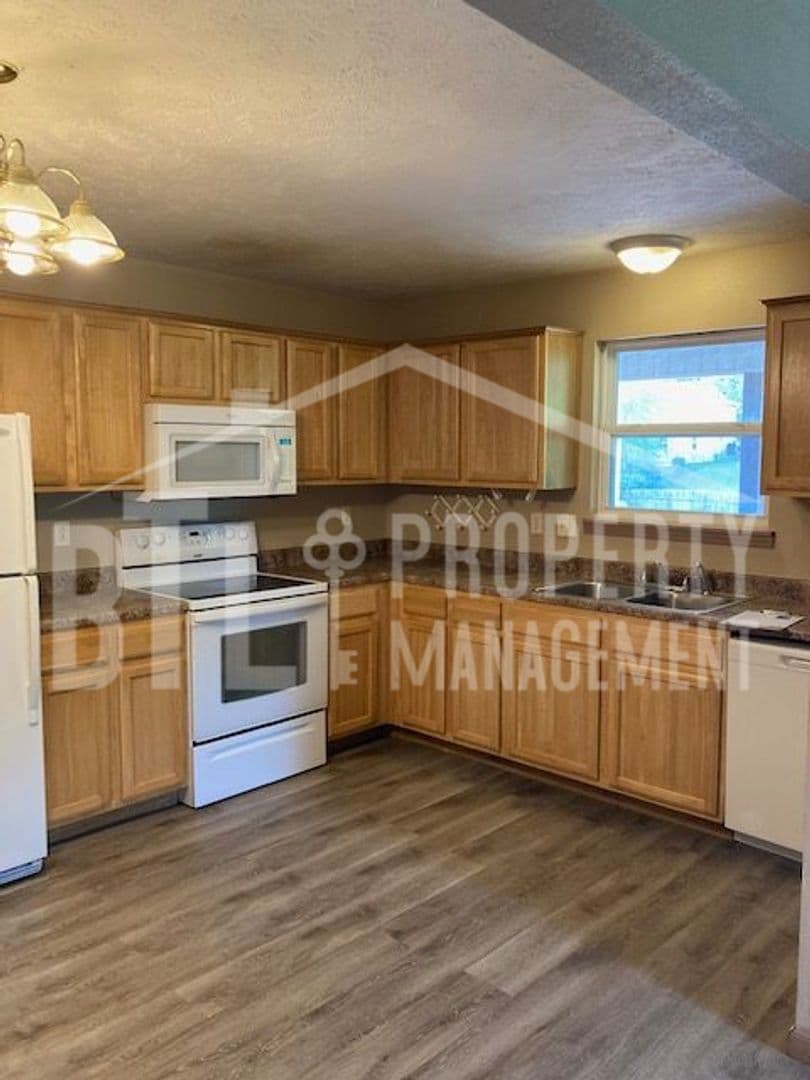 Branson Apartment: 2078 Bird Road, Building B