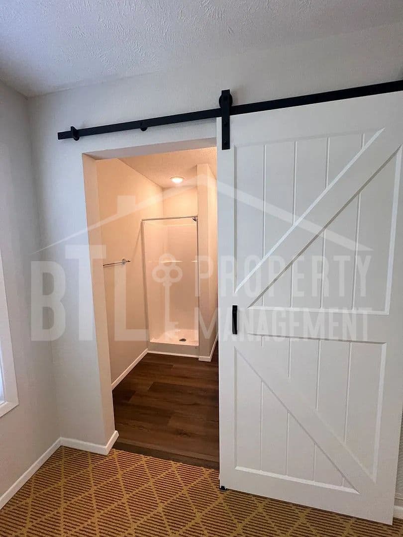 Branson West Apartment: 27 Notch Shopping Center Lane
