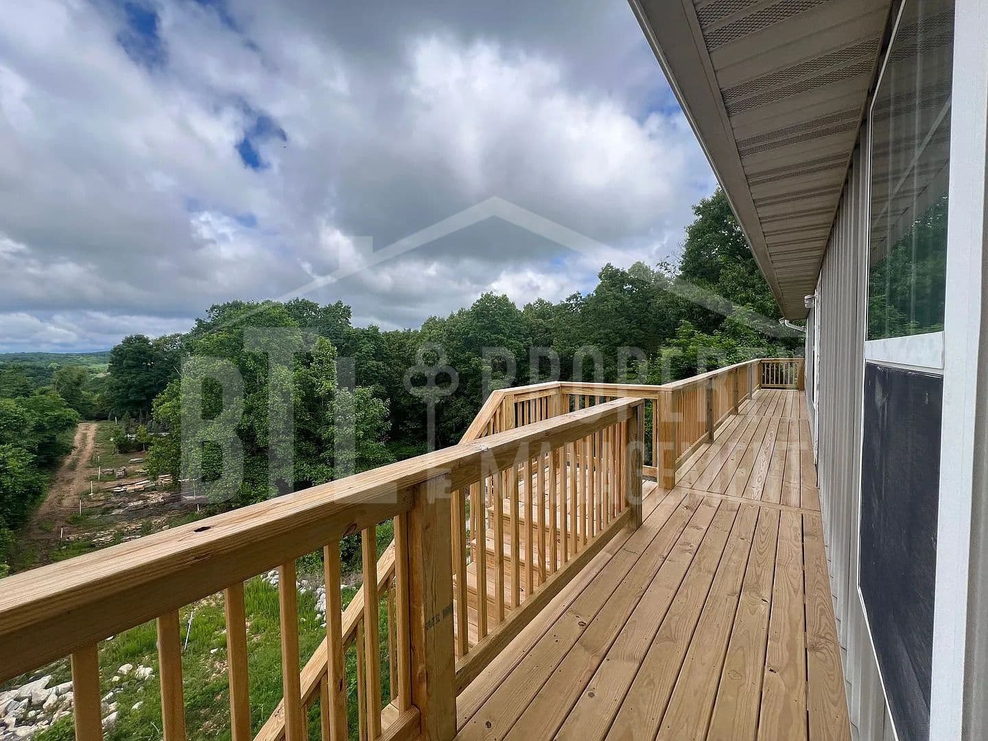 Branson West Apartment: 27 Notch Shopping Center Lane