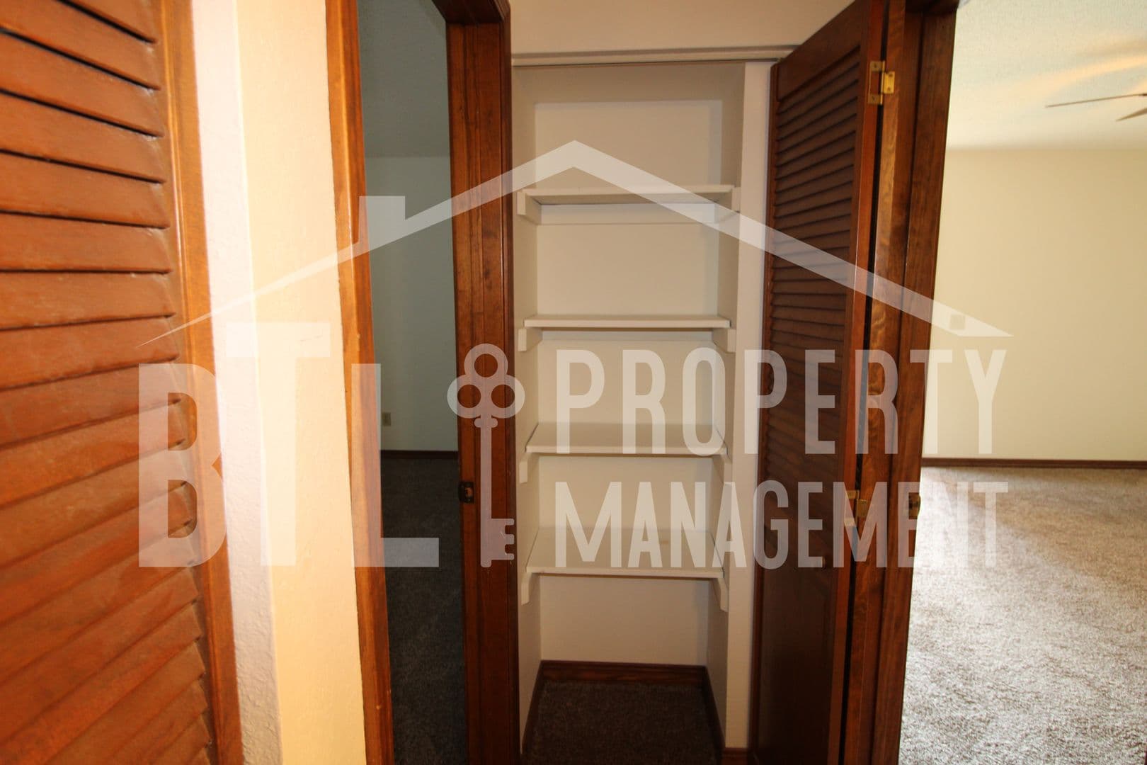 Hollister Condo: 130 Wilshire Dr Unit 28