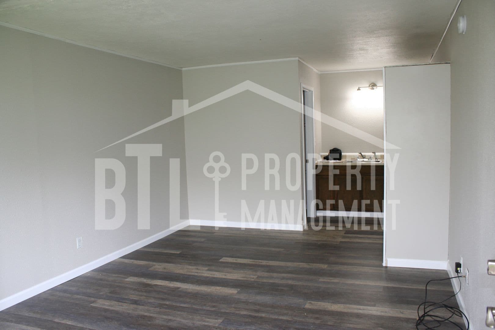 Branson Apartment: 208 S. Old County Rd
