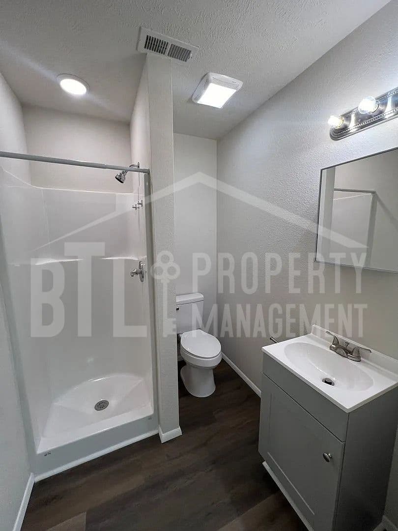 Branson West Apartment: 27 Notch Shopping Center Lane